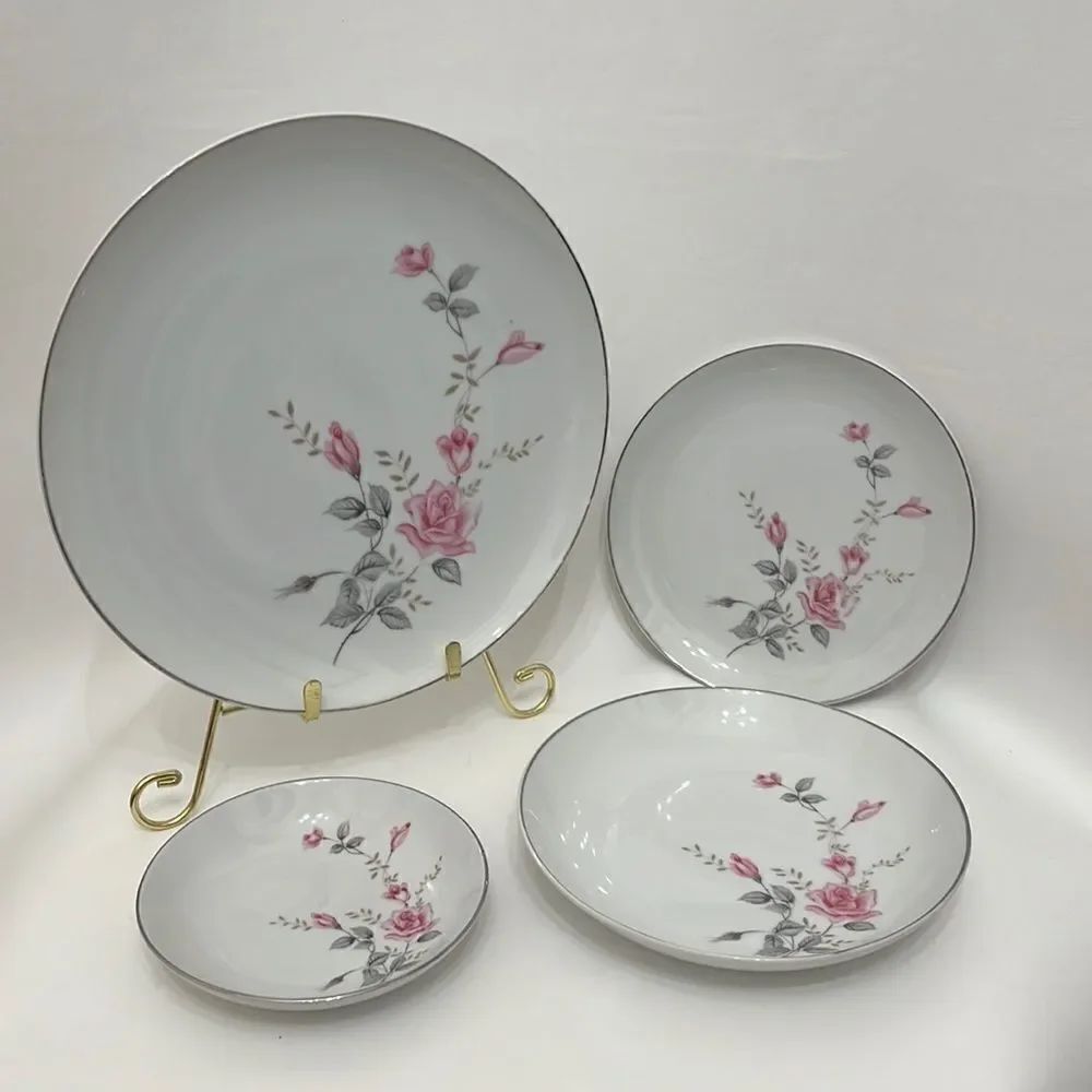Castlecourt Rose Glow Japan Fine China 4 Piece Place Setting Pink Silver Rimmed
